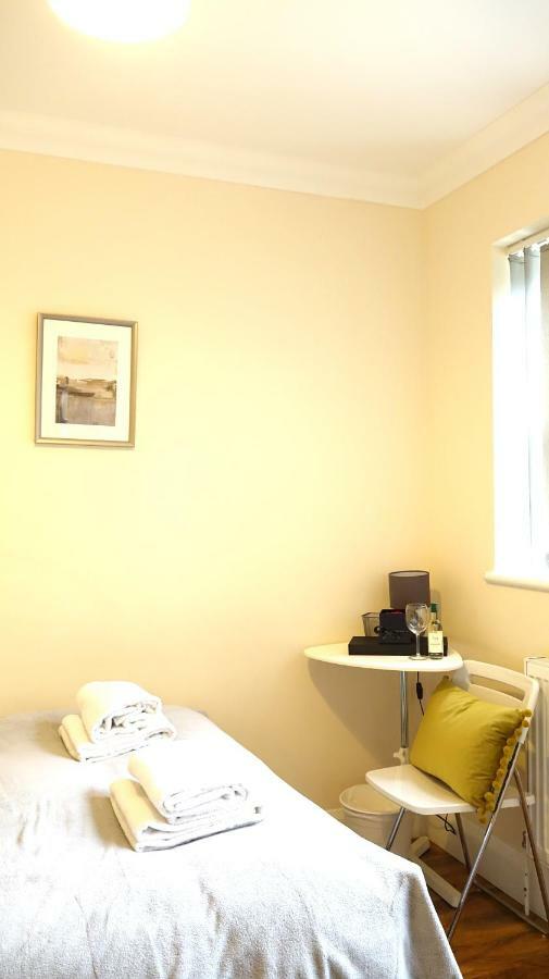 Heathrow Ensuite Rooms- Auto Check In Λονδίνο Εξωτερικό φωτογραφία