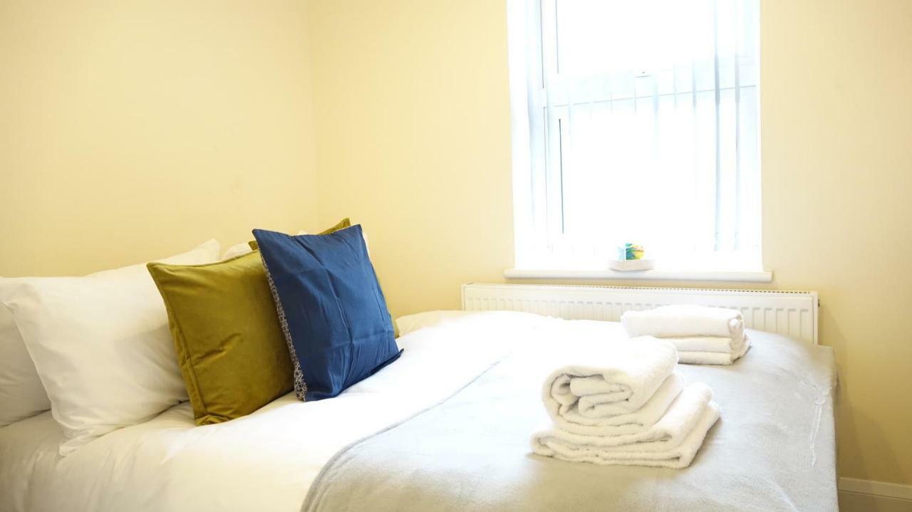 Heathrow Ensuite Rooms- Auto Check In Λονδίνο Εξωτερικό φωτογραφία