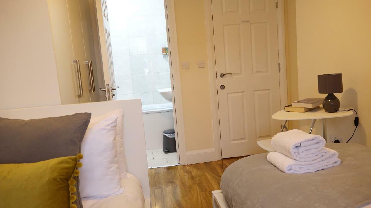 Heathrow Ensuite Rooms- Auto Check In Λονδίνο Εξωτερικό φωτογραφία