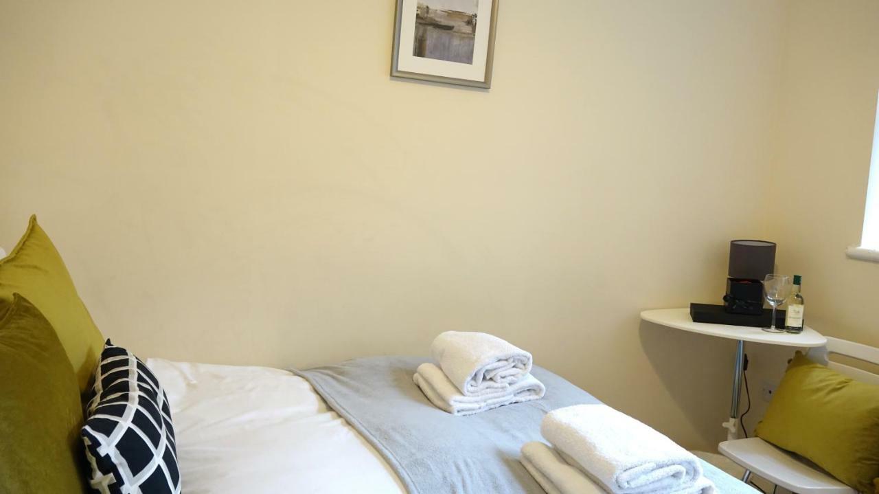 Heathrow Ensuite Rooms- Auto Check In Λονδίνο Εξωτερικό φωτογραφία