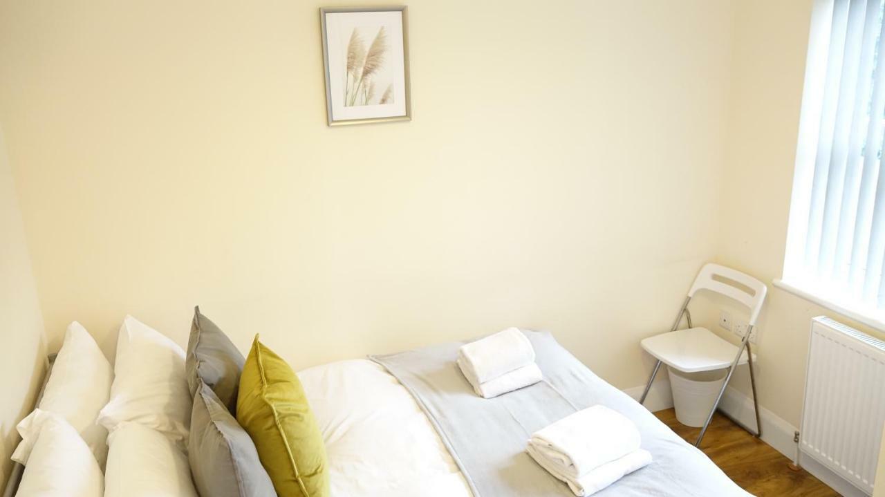 Heathrow Ensuite Rooms- Auto Check In Λονδίνο Εξωτερικό φωτογραφία