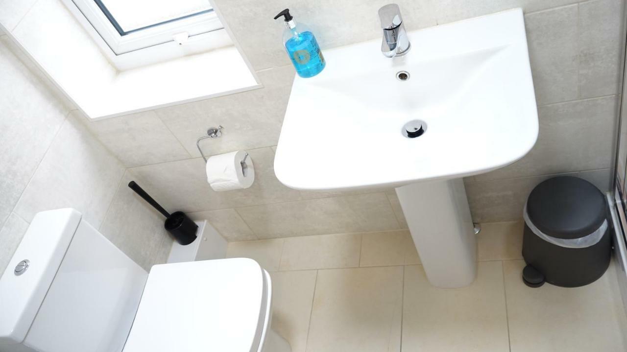 Heathrow Ensuite Rooms- Auto Check In Λονδίνο Εξωτερικό φωτογραφία