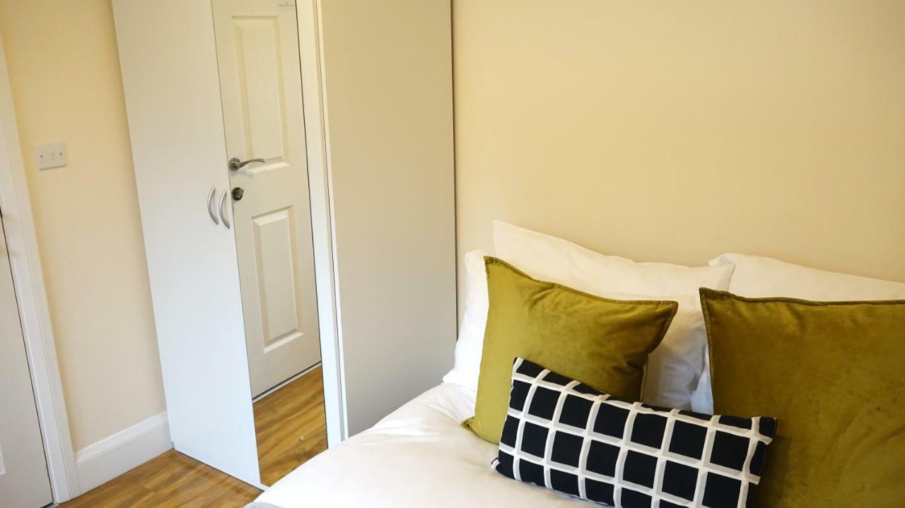 Heathrow Ensuite Rooms- Auto Check In Λονδίνο Εξωτερικό φωτογραφία