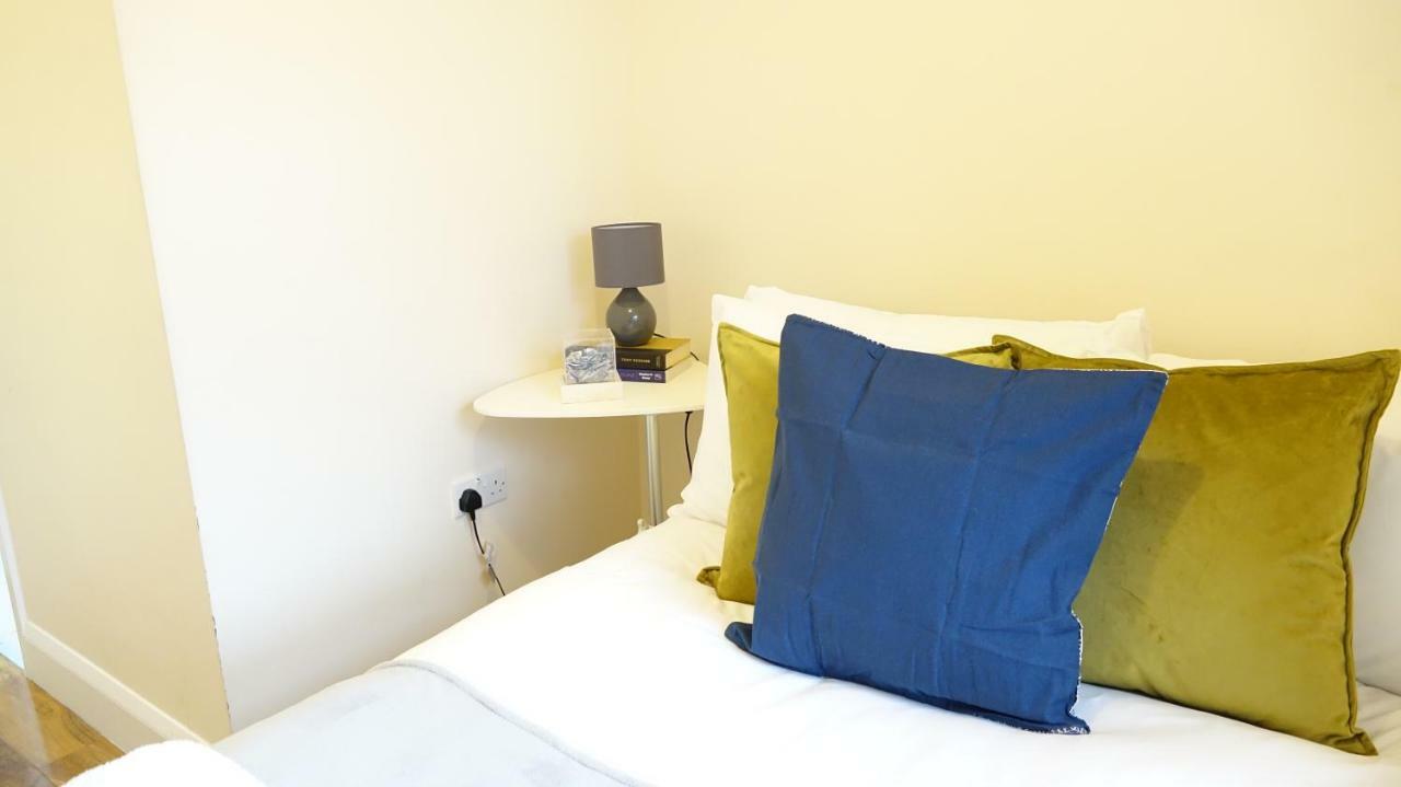 Heathrow Ensuite Rooms- Auto Check In Λονδίνο Εξωτερικό φωτογραφία