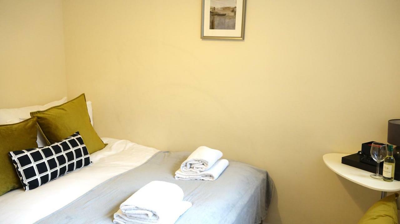 Heathrow Ensuite Rooms- Auto Check In Λονδίνο Εξωτερικό φωτογραφία