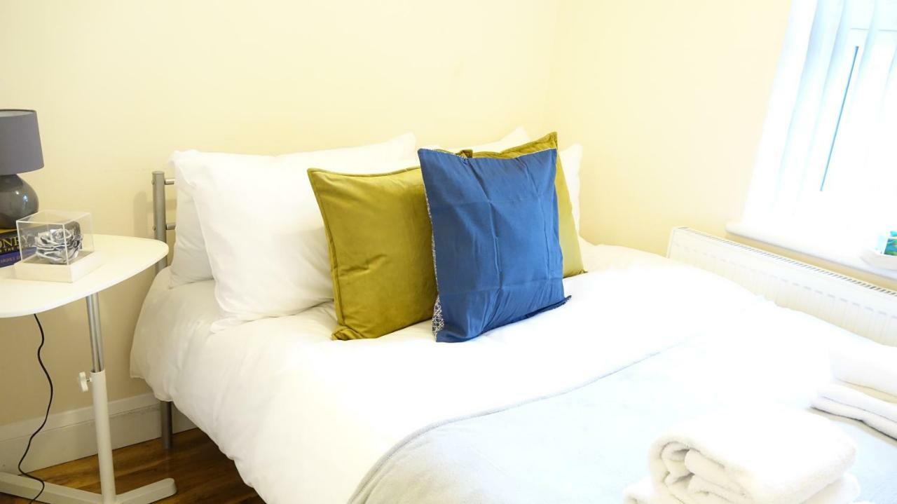 Heathrow Ensuite Rooms- Auto Check In Λονδίνο Εξωτερικό φωτογραφία