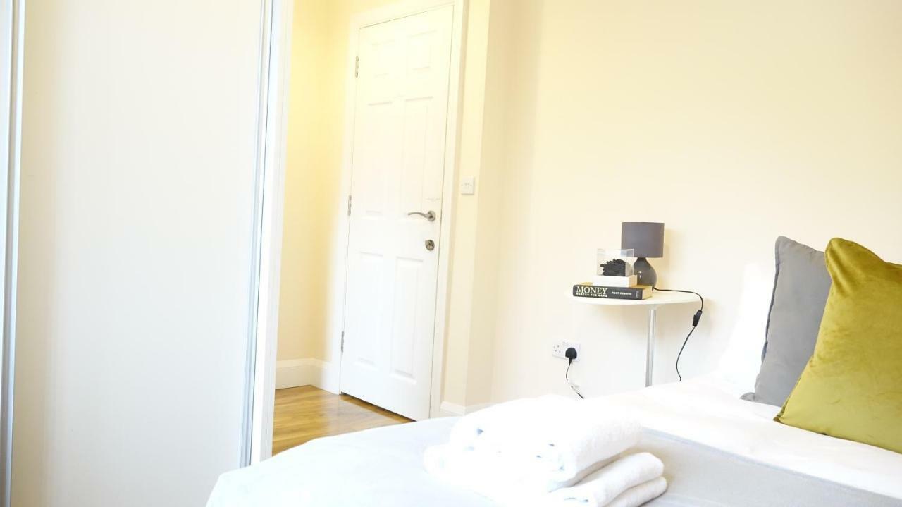 Heathrow Ensuite Rooms- Auto Check In Λονδίνο Εξωτερικό φωτογραφία