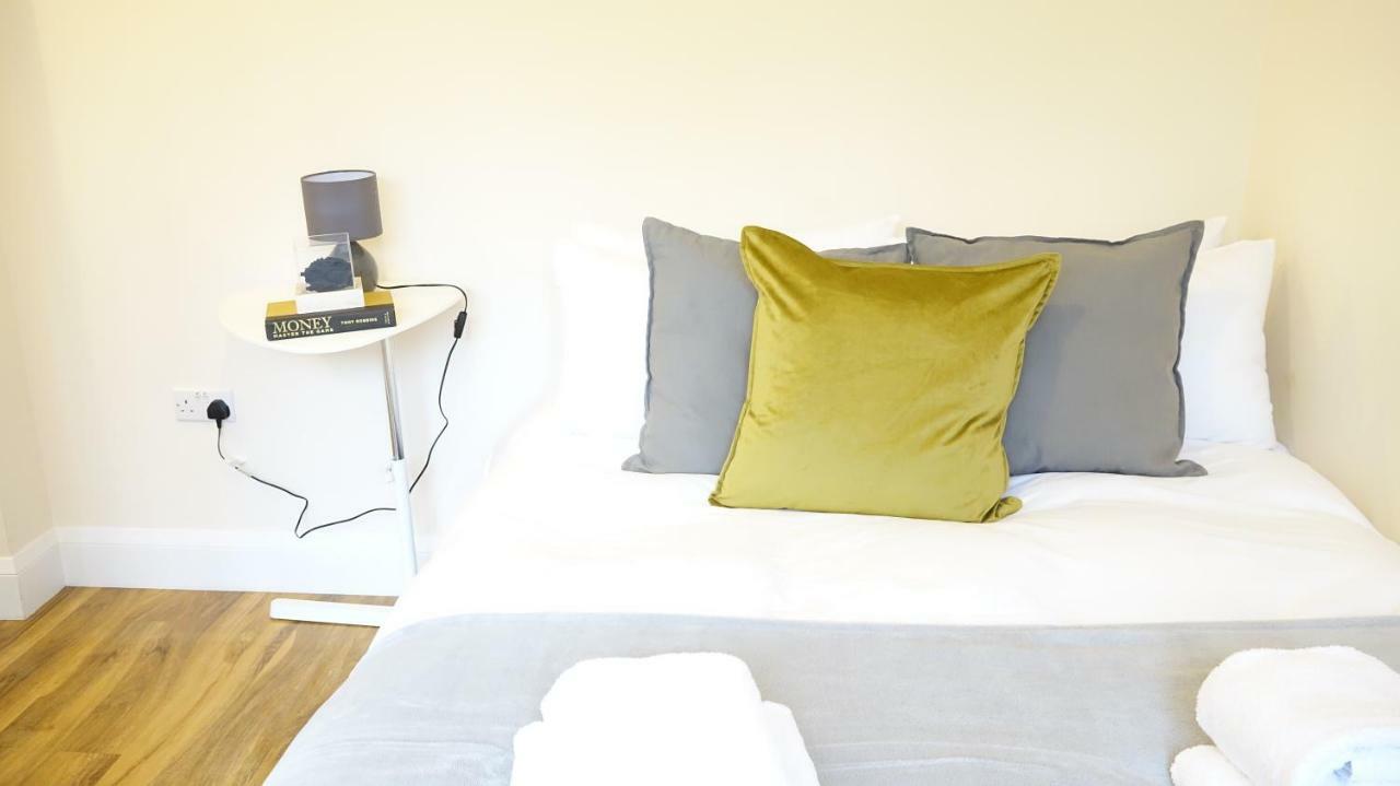 Heathrow Ensuite Rooms- Auto Check In Λονδίνο Εξωτερικό φωτογραφία