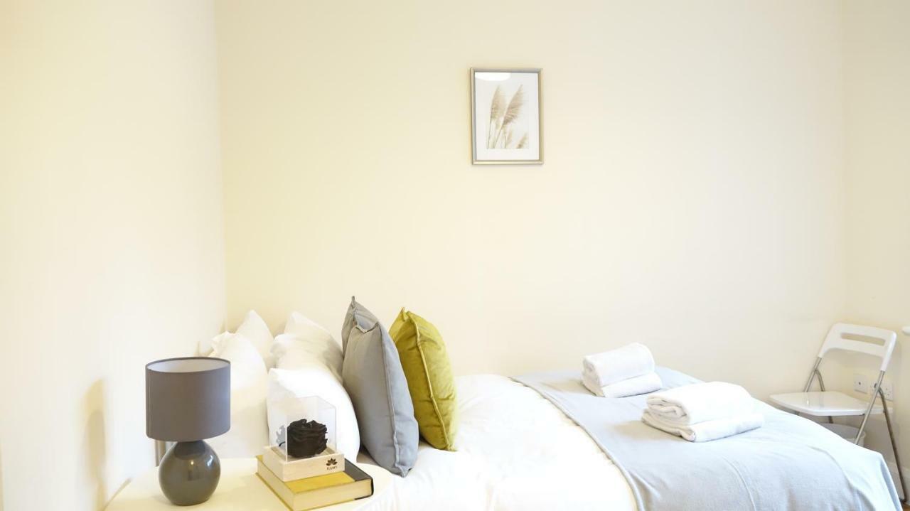 Heathrow Ensuite Rooms- Auto Check In Λονδίνο Εξωτερικό φωτογραφία