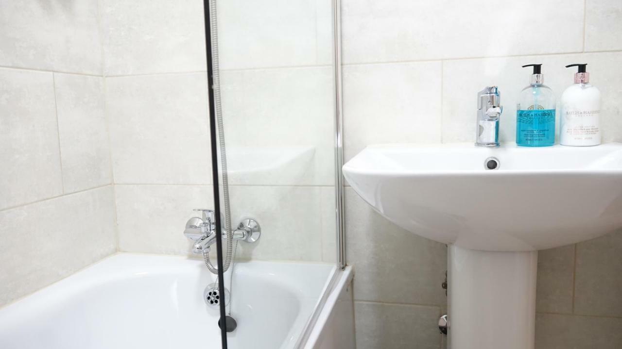 Heathrow Ensuite Rooms- Auto Check In Λονδίνο Εξωτερικό φωτογραφία