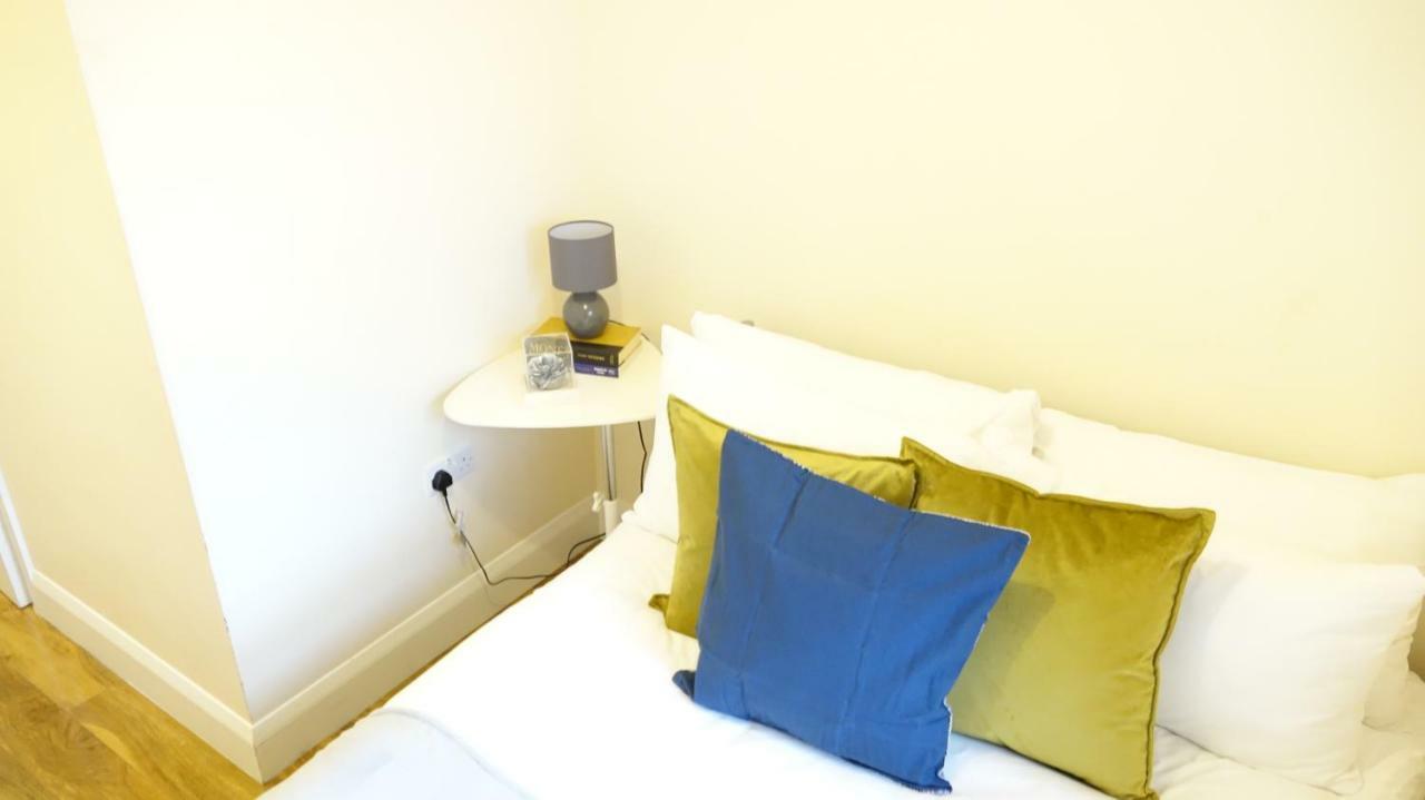 Heathrow Ensuite Rooms- Auto Check In Λονδίνο Εξωτερικό φωτογραφία