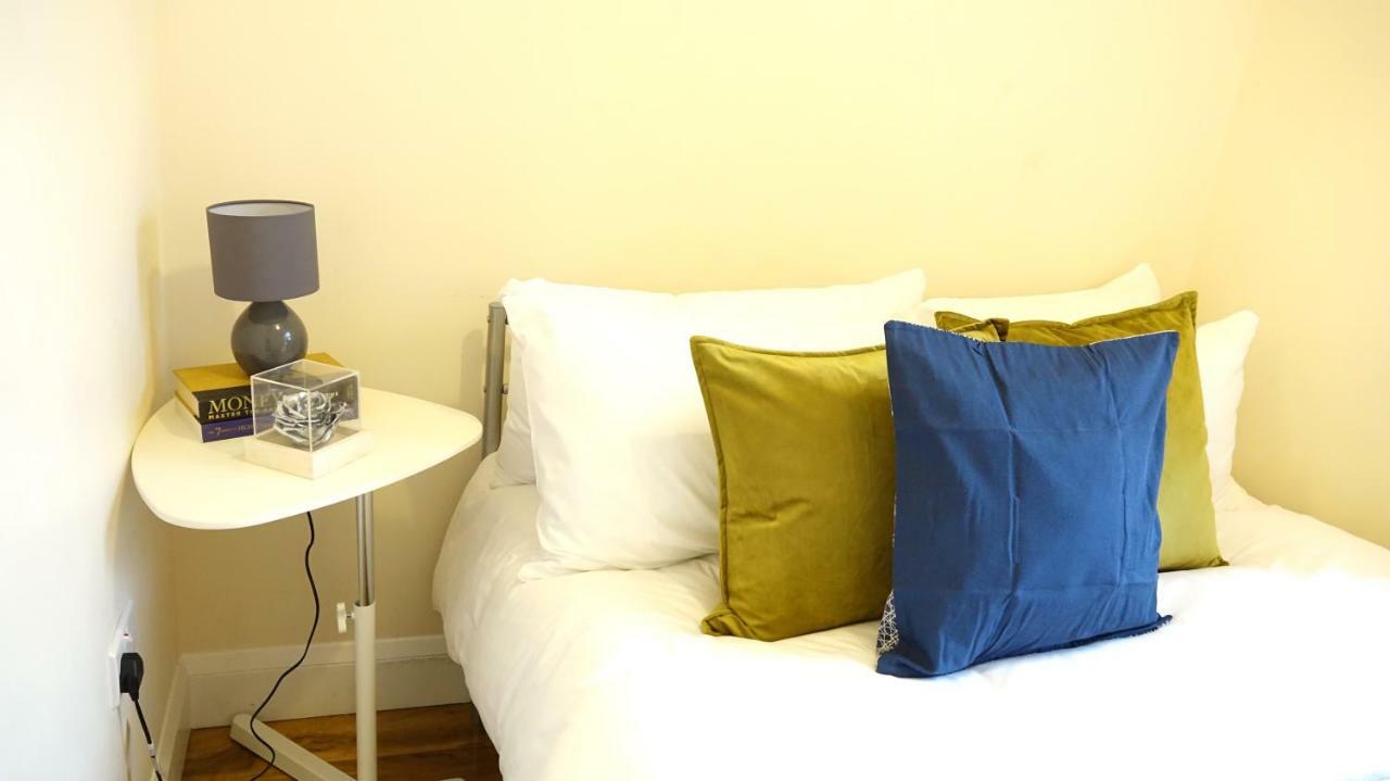 Heathrow Ensuite Rooms- Auto Check In Λονδίνο Εξωτερικό φωτογραφία