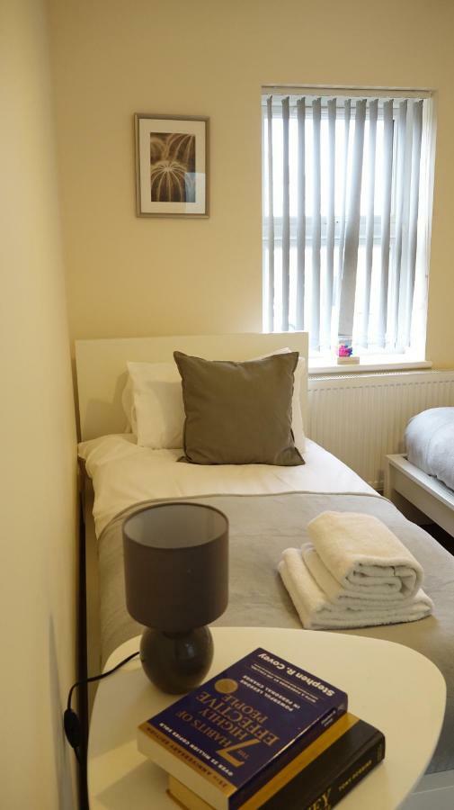 Heathrow Ensuite Rooms- Auto Check In Λονδίνο Εξωτερικό φωτογραφία