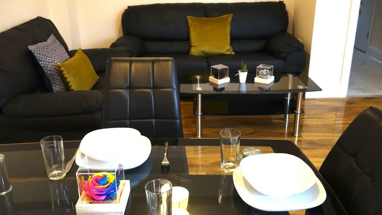 Heathrow Ensuite Rooms- Auto Check In Λονδίνο Εξωτερικό φωτογραφία