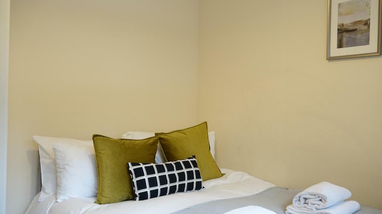 Heathrow Ensuite Rooms- Auto Check In Λονδίνο Εξωτερικό φωτογραφία
