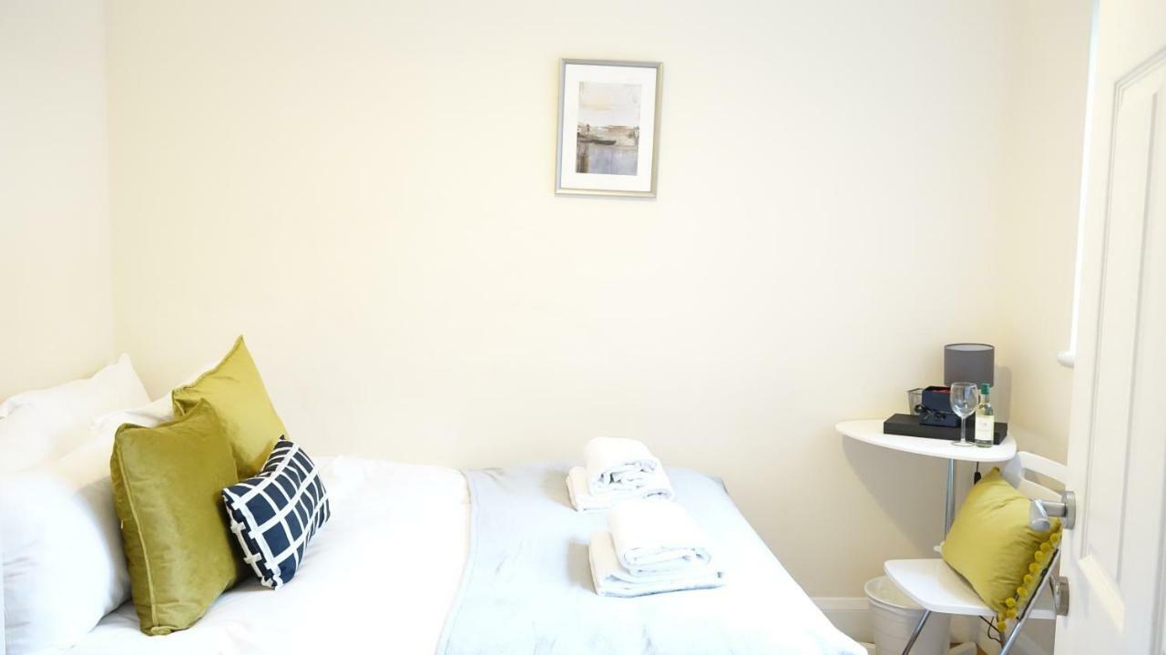 Heathrow Ensuite Rooms- Auto Check In Λονδίνο Εξωτερικό φωτογραφία