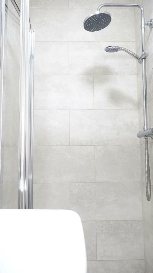 Heathrow Ensuite Rooms- Auto Check In Λονδίνο Εξωτερικό φωτογραφία
