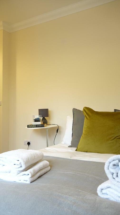 Heathrow Ensuite Rooms- Auto Check In Λονδίνο Εξωτερικό φωτογραφία