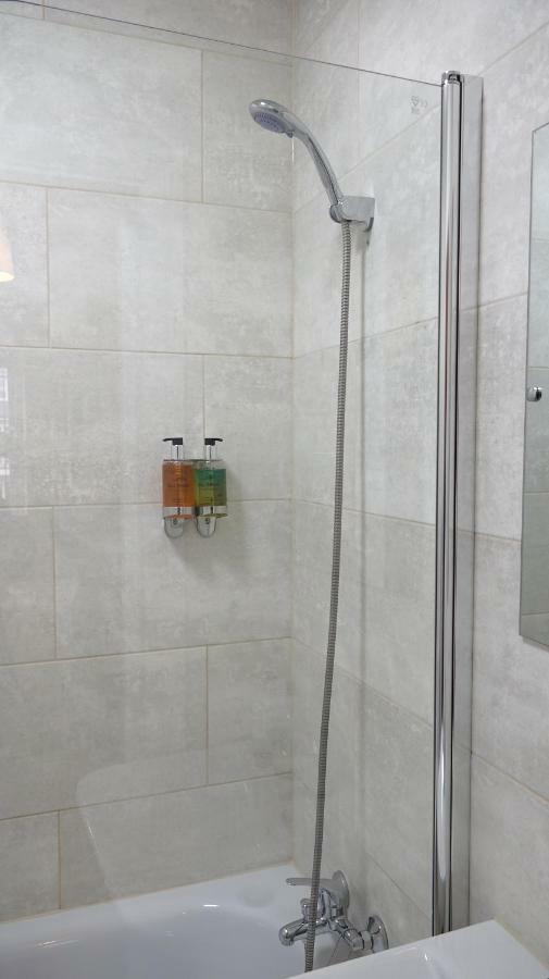 Heathrow Ensuite Rooms- Auto Check In Λονδίνο Εξωτερικό φωτογραφία
