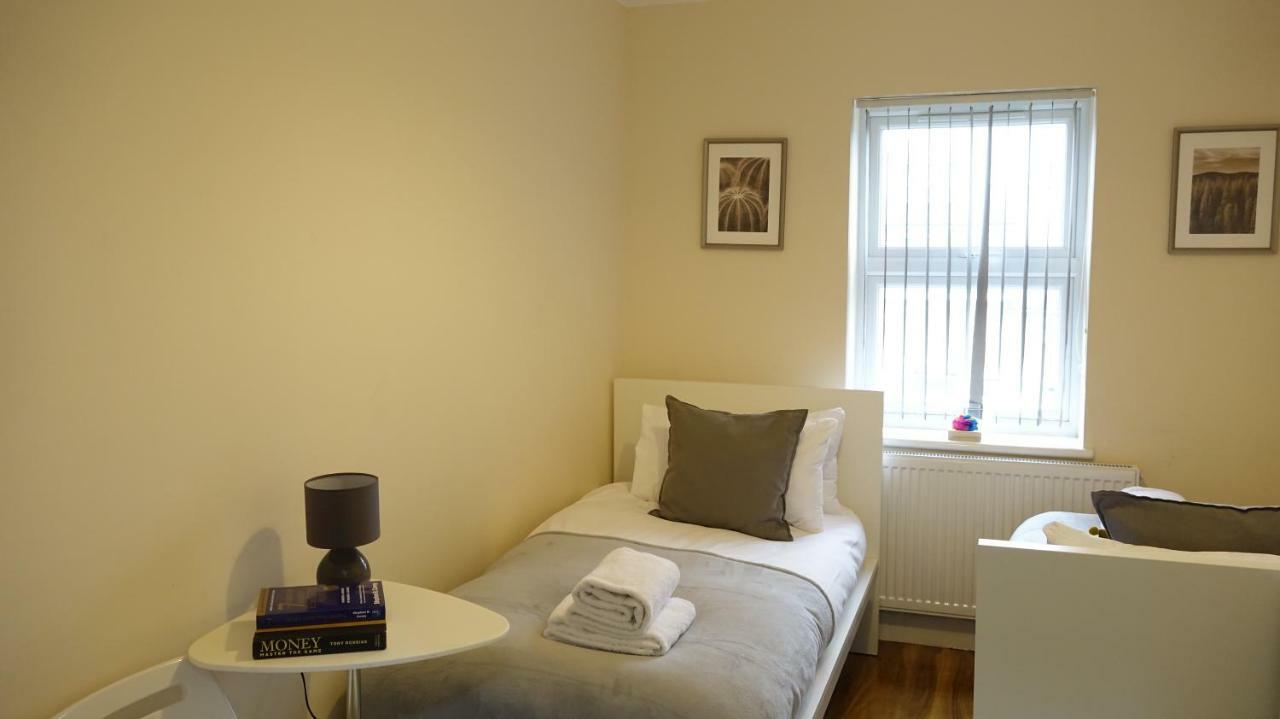 Heathrow Ensuite Rooms- Auto Check In Λονδίνο Εξωτερικό φωτογραφία
