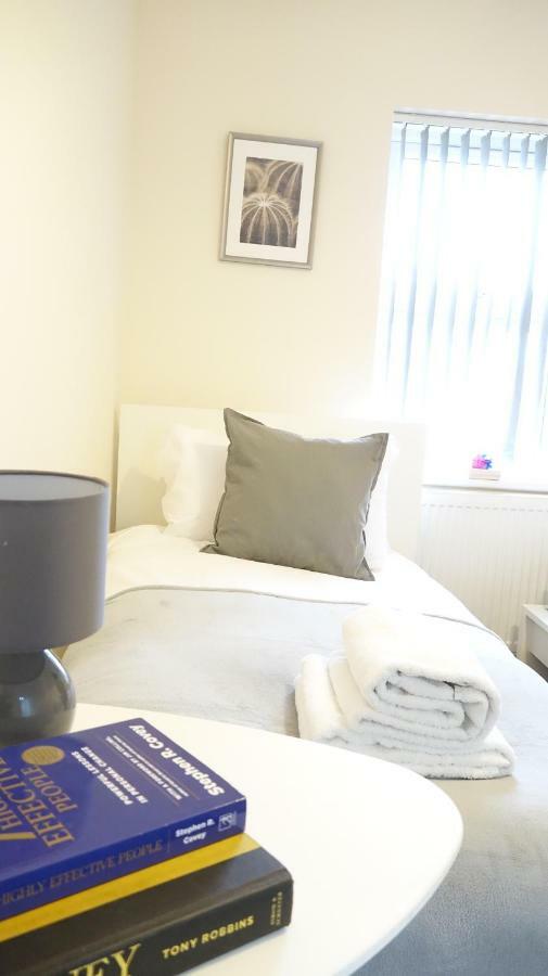 Heathrow Ensuite Rooms- Auto Check In Λονδίνο Εξωτερικό φωτογραφία